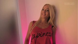 Mujer Rubia Caliente Follando Le Hechan El Semen En Las Tetas